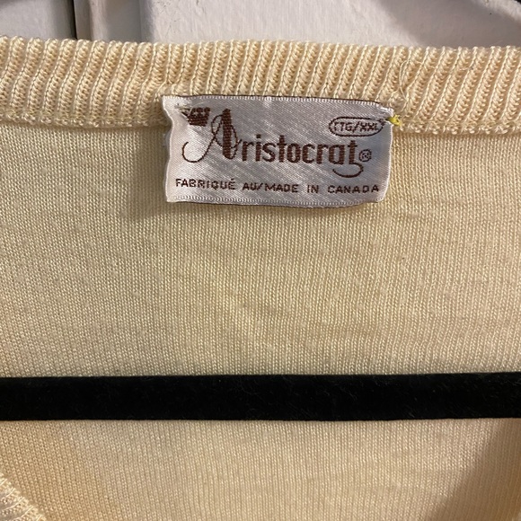 🎉5/$30 - Vintage yellow v-neck sweater - Picture 3 of 5